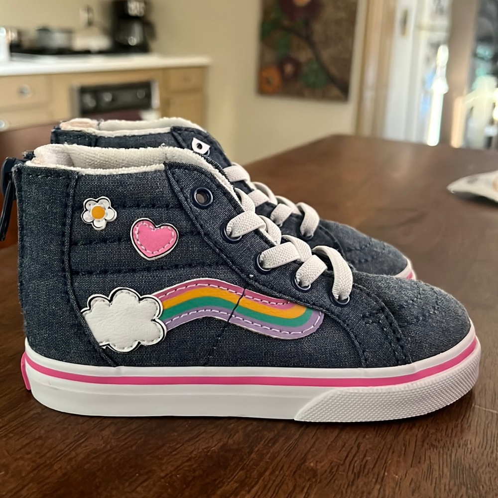Toddler girl VANS Size 7. Sk8-Hi Zip Brand new. Never worn. Smoke free home.